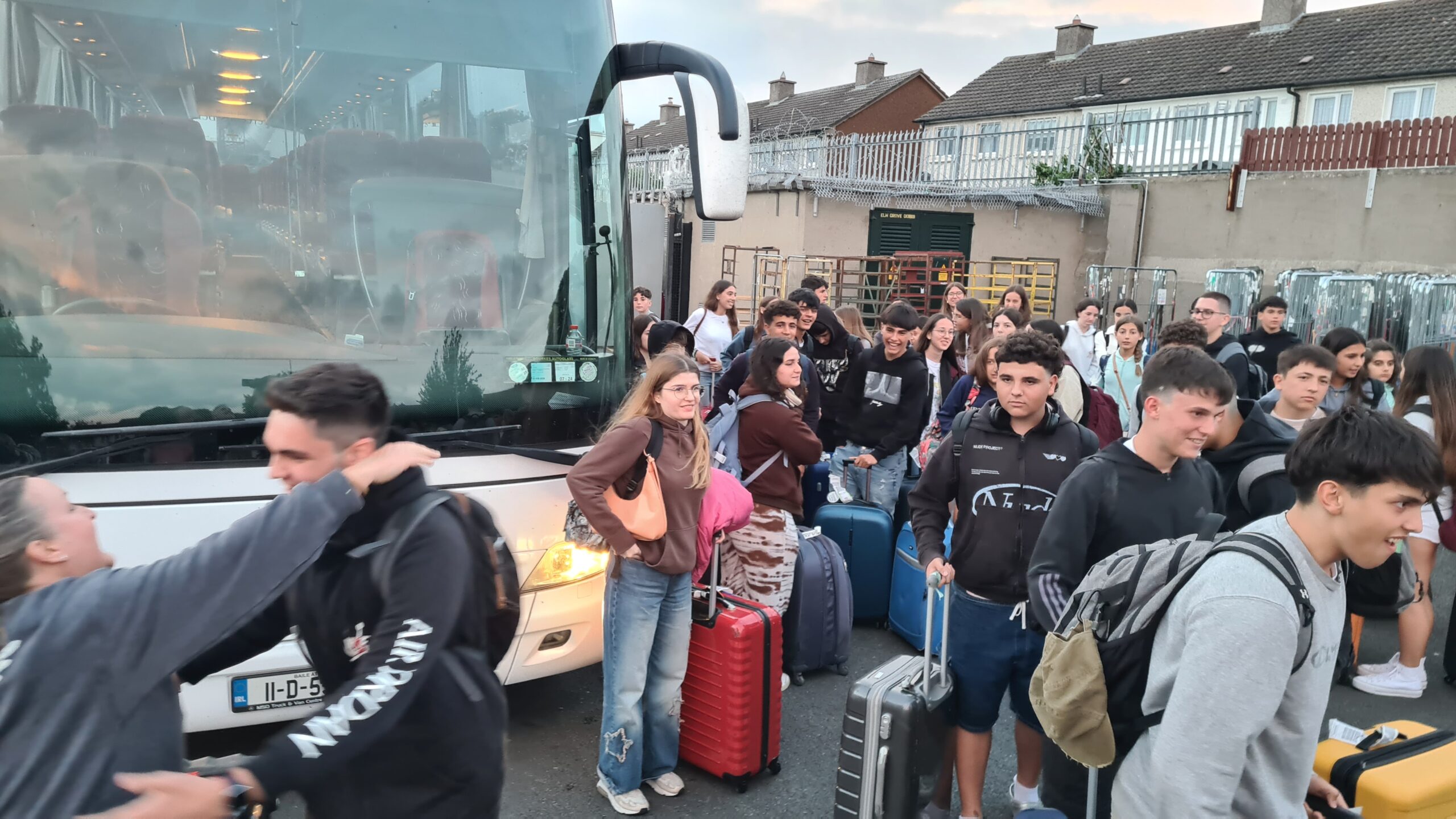 Las familias recogen a los alumnos para aprender inglés en Irlanda con Sumadd